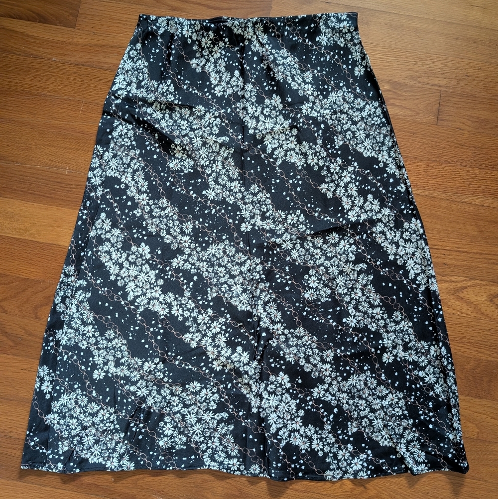 Victoria's Secret Black and White Floral A-Line Skirt